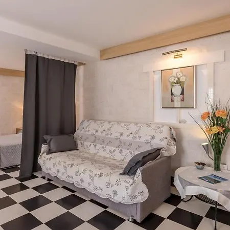 Katarina Apartment *